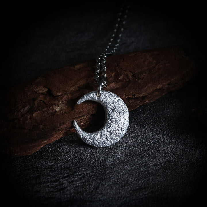Collar con colgante de equilibrio de luna de plata de ley 999 con Buddha Stones