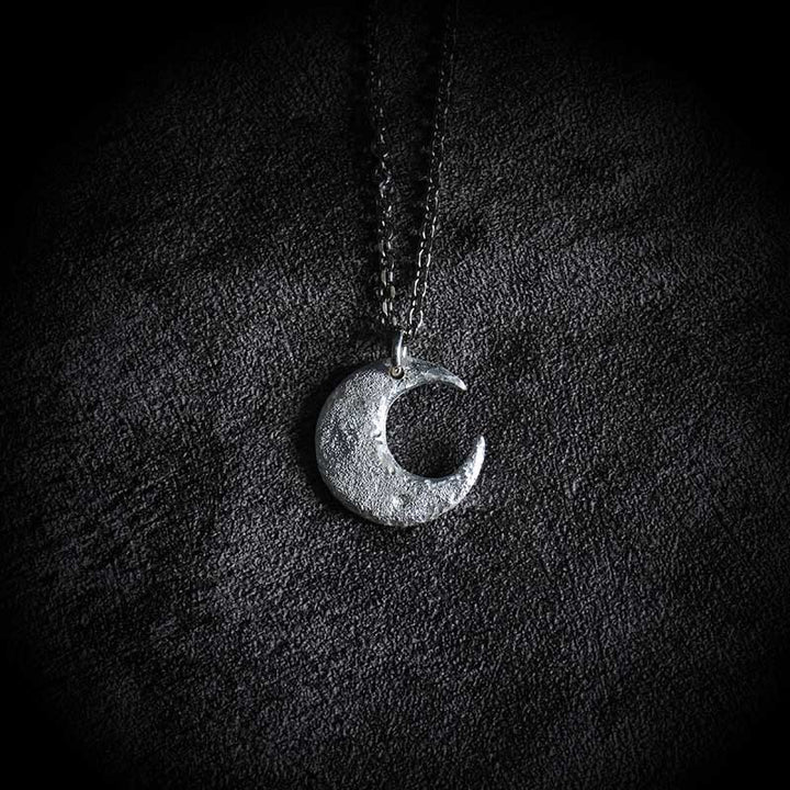 Collar con colgante de equilibrio de luna de plata de ley 999 con Buddha Stones