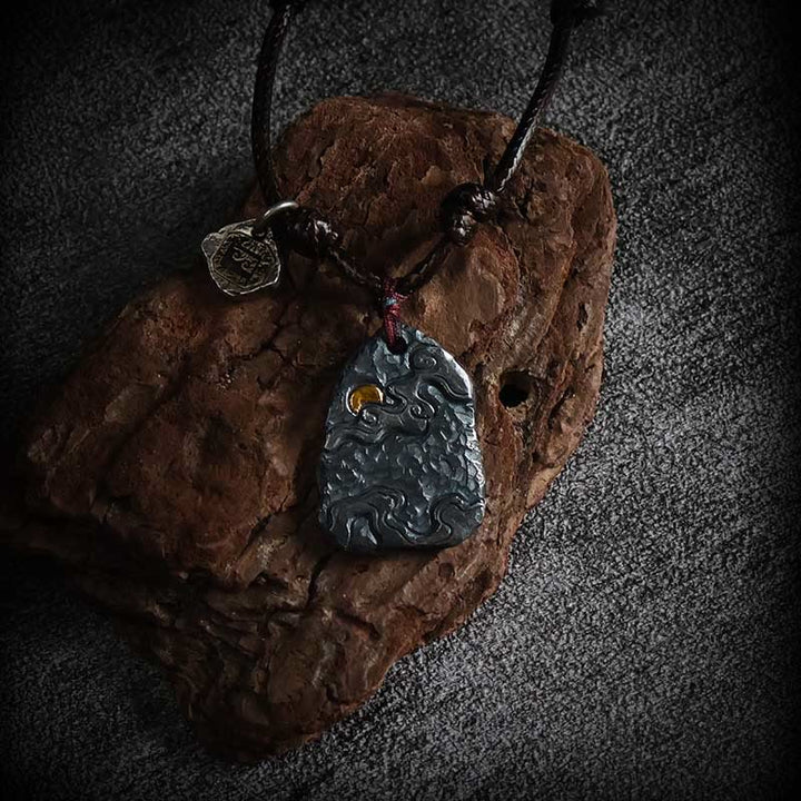 Collar con colgante de protección de nubes auspiciosas con Buddha Stones en plata de ley 999 y oro de 24 k