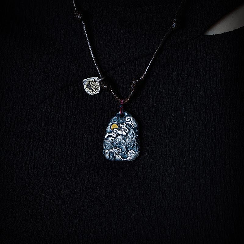 Collar con colgante de protección de nubes auspiciosas con Buddha Stones en plata de ley 999 y oro de 24 k
