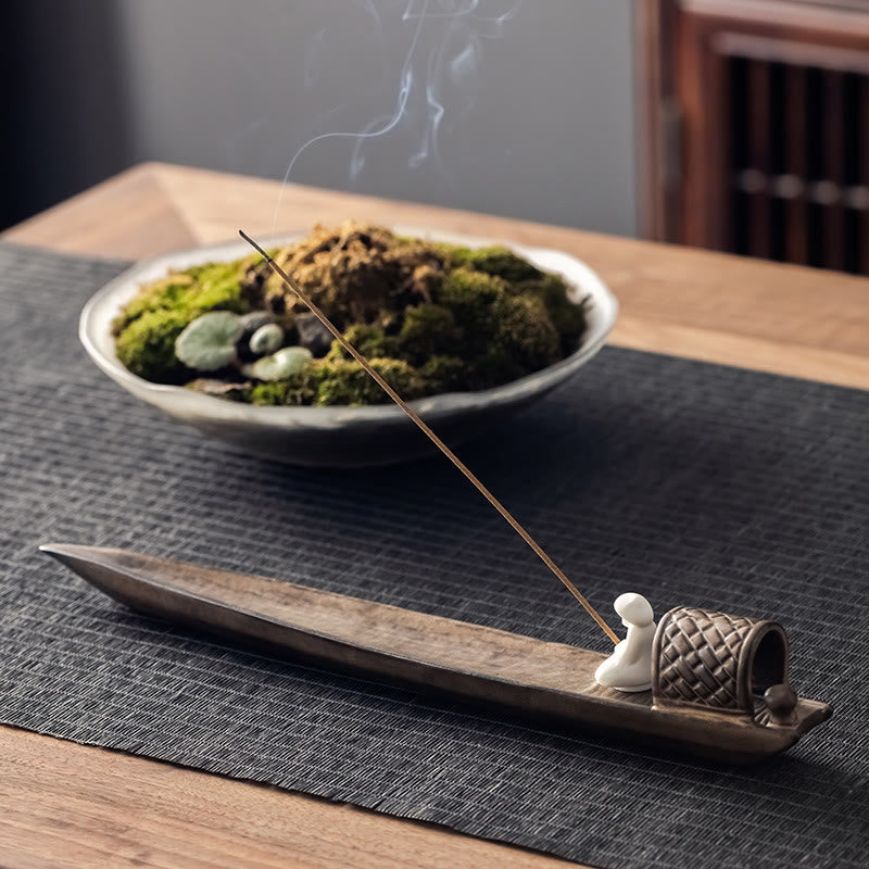 Quemador de incienso de cerámica marrón con forma de pescador y curación zen con Buddha Stones - image 1