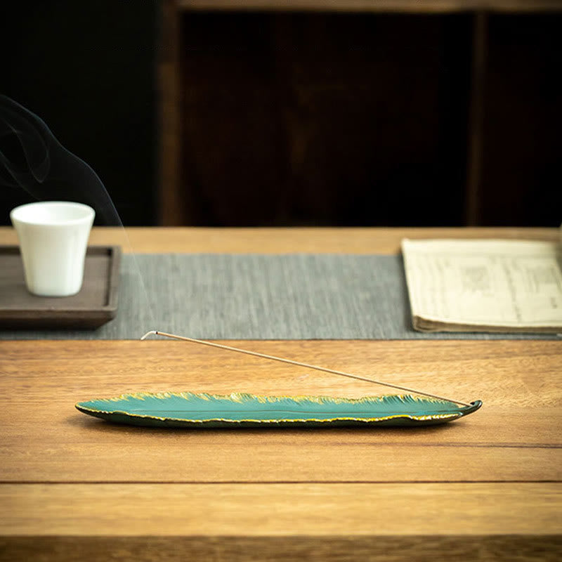 Quemador de incienso de cerámica curativo con borde dorado y plumas verdes de Buddha Stones - image 7