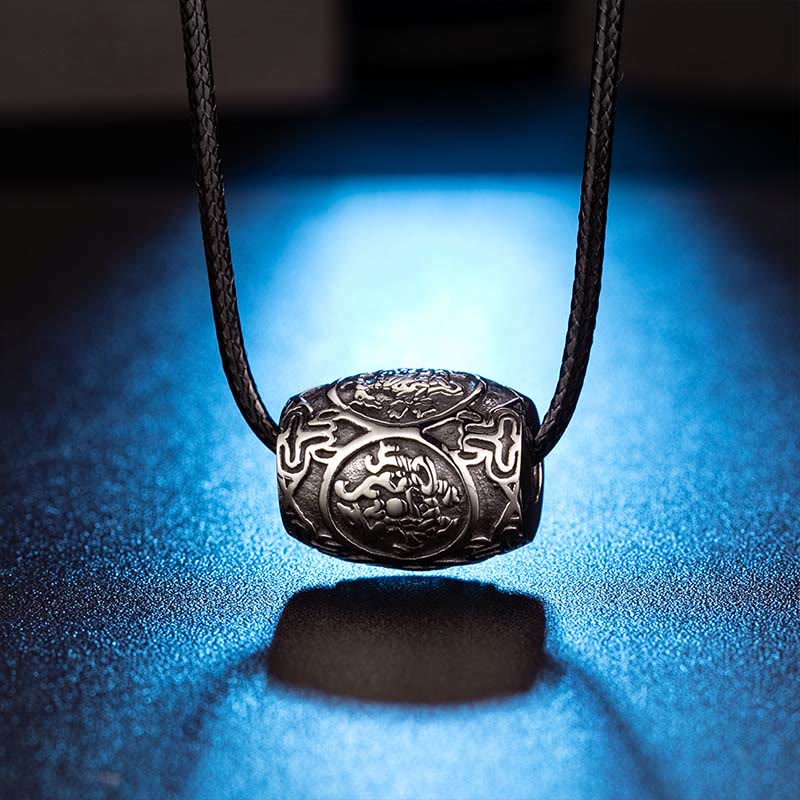 Collar con colgante de acero de titanio con cuatro bestias míticas y Buddha Stones tibetanas Om Mani Padme Hum - Cuatro Bestias Míticas - Cordón de Cuero - image 1