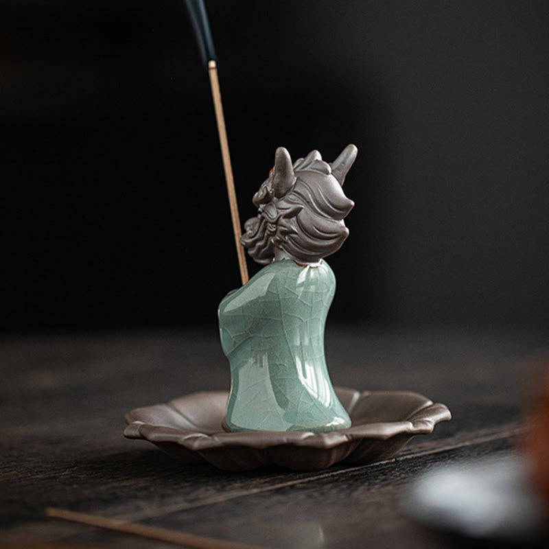 Quemador de incienso de cerámica con base de loto y personaje Fu del rey dragón rezando con Buddha Stones para decoración de escritorio