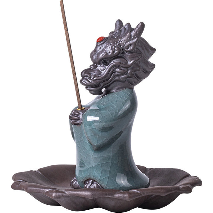 Quemador de incienso de cerámica con base de loto y personaje Fu del rey dragón rezando con Buddha Stones para decoración de escritorio