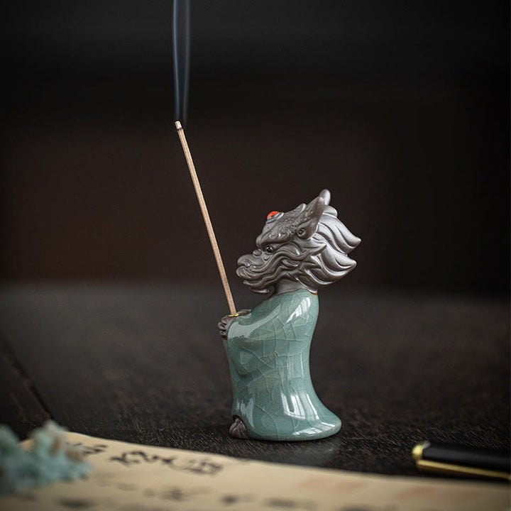 Quemador de incienso de cerámica con base de loto y personaje Fu del rey dragón rezando con Buddha Stones para decoración de escritorio