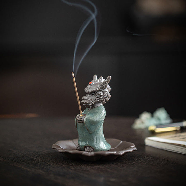 Quemador de incienso de cerámica con base de loto y personaje Fu del rey dragón rezando con Buddha Stones para decoración de escritorio