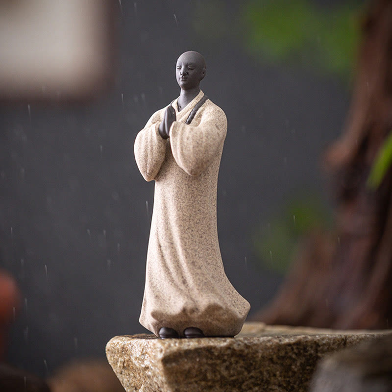 Figura de monje meditando y rezando con Buddha Stones, cerámica, compasión, serenidad, decoración del hogar