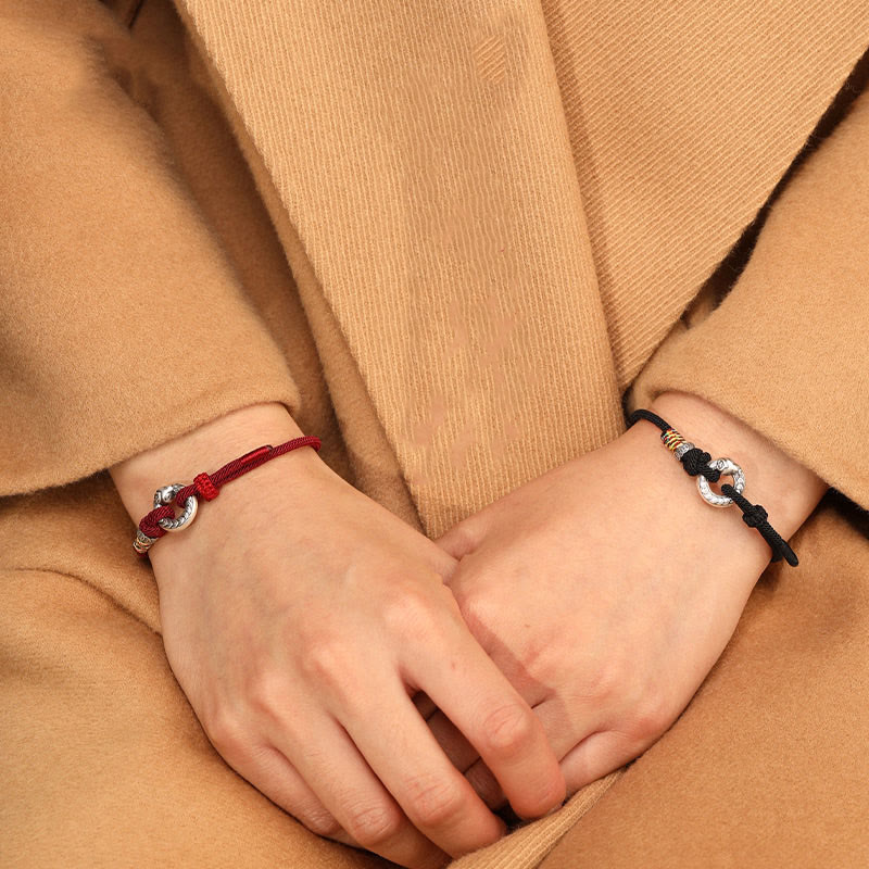 Pulsera de fuerza con moneda y hebilla de la paz de plata de ley 999 con hilo rojo y Buddha Stones del año de la serpiente