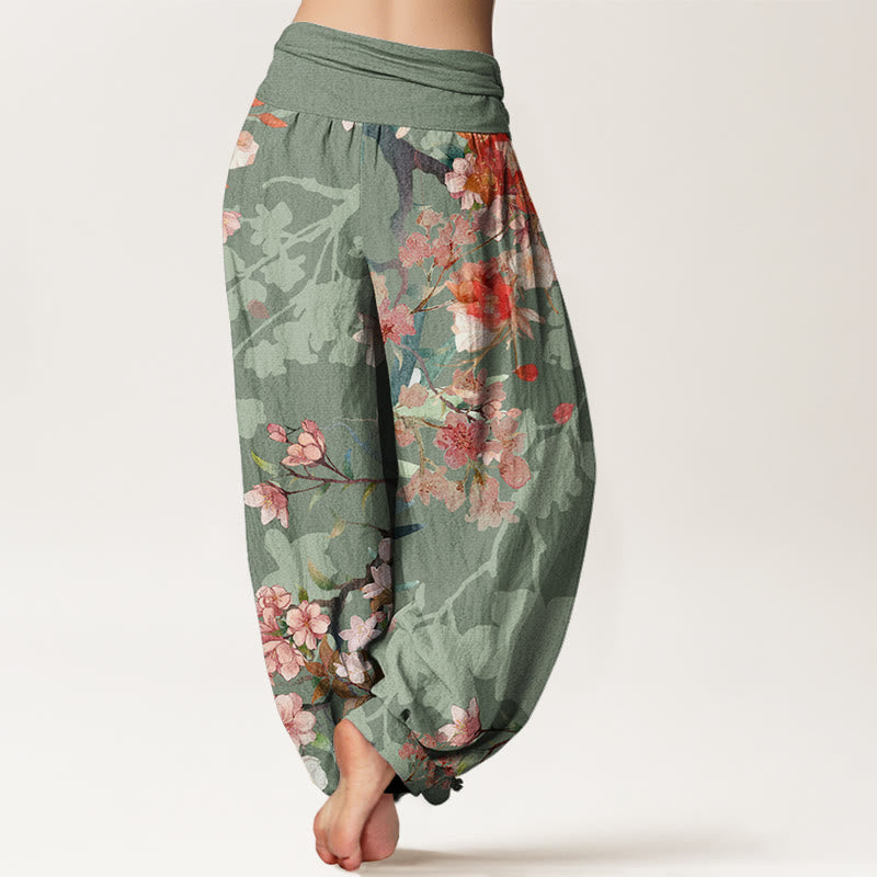 Pantalones bombachos de cintura elástica para mujer con estampado de flores rojas y rosas en algodón con Buddha Stones y exuberantes ramas. - image 2
