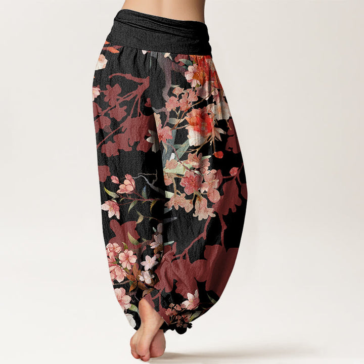 Pantalones bombachos de cintura elástica para mujer con estampado de flores rojas y rosas en algodón con Buddha Stones y exuberantes ramas. - image 6