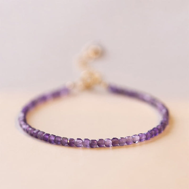 Pulsera de paz interior de cobre bañada en oro de 14 k con cuentas ultrafinas de amatista natural de 2,5 mm y Buddha Stones