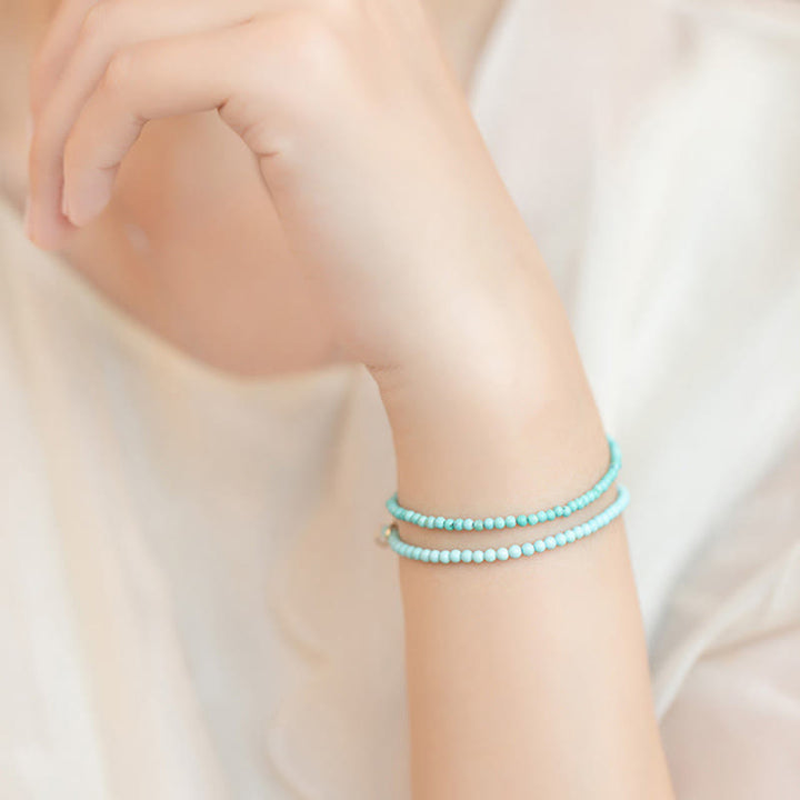 Pulsera de la sabiduría de cobre bañada en oro de 14 k con cuentas ultrafinas de turquesa de 2 mm y Buddha Stones
