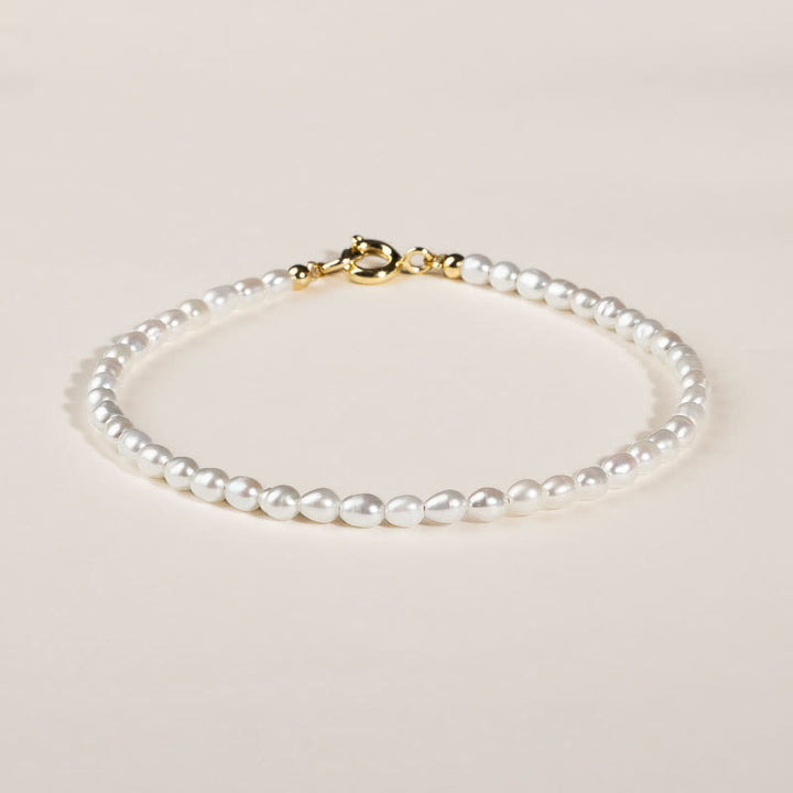 Pulsera de la sabiduría de cobre bañada en oro de 14 k con perlas naturales ultrafinas de 2 mm y Buddha Stones