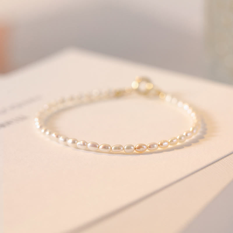 Pulsera de la sabiduría de cobre bañada en oro de 14 k con perlas naturales ultrafinas de 2 mm y Buddha Stones