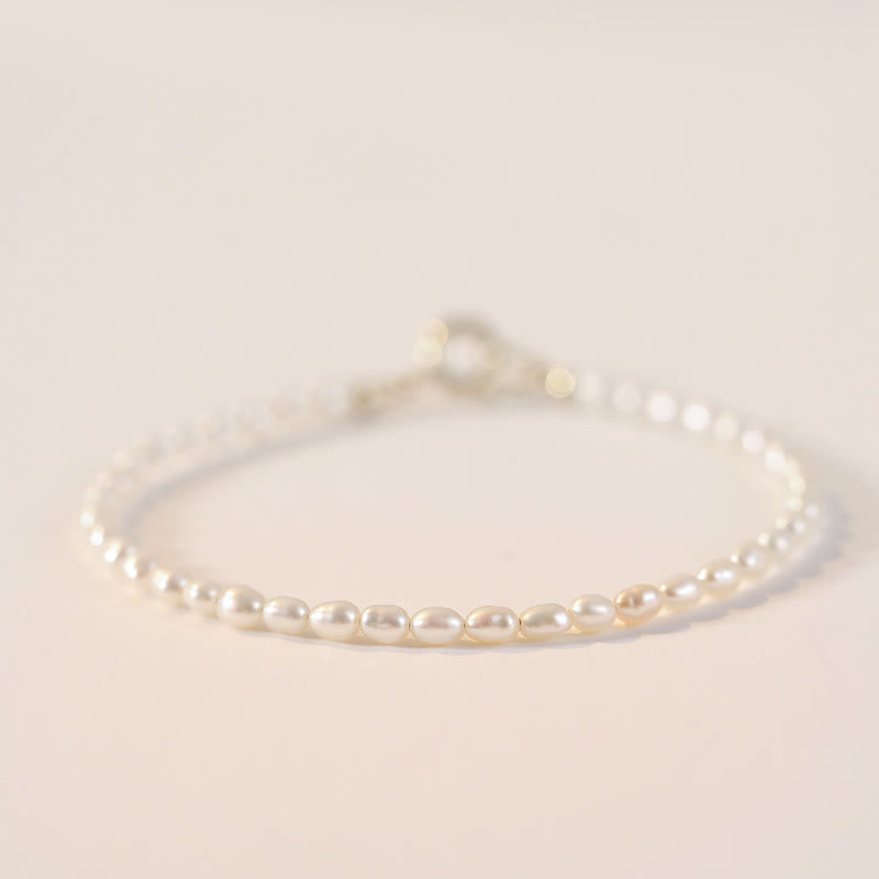 Pulsera de la sabiduría de cobre bañada en oro de 14 k con perlas naturales ultrafinas de 2 mm y Buddha Stones