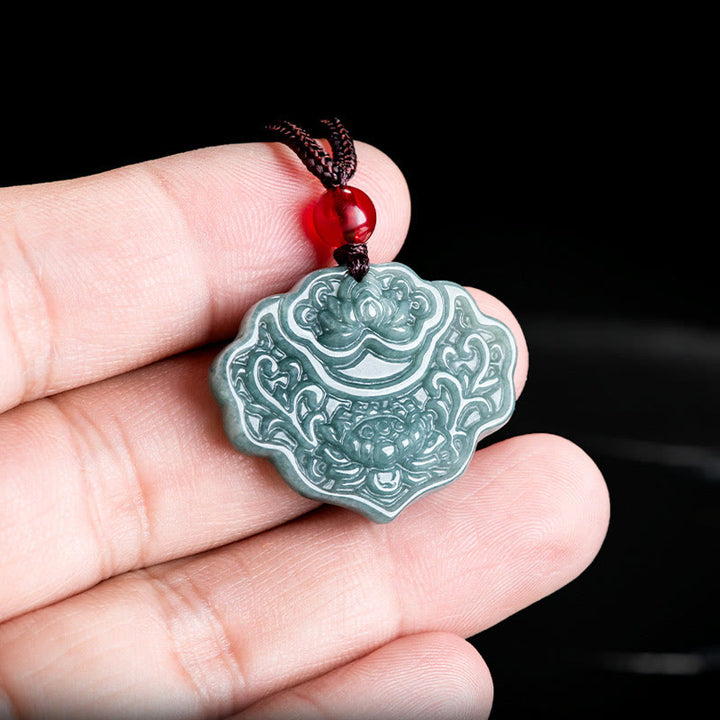 Collar con colgante de cuerda de jade tallado con diseño de loto y Buddha Stones