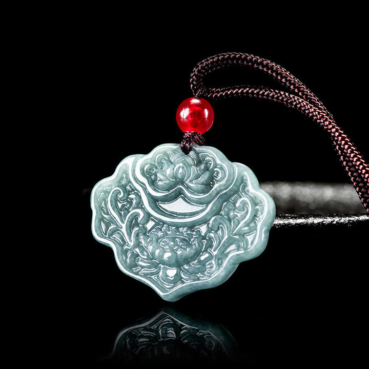 Collar con colgante de cuerda de jade tallado con diseño de loto y Buddha Stones