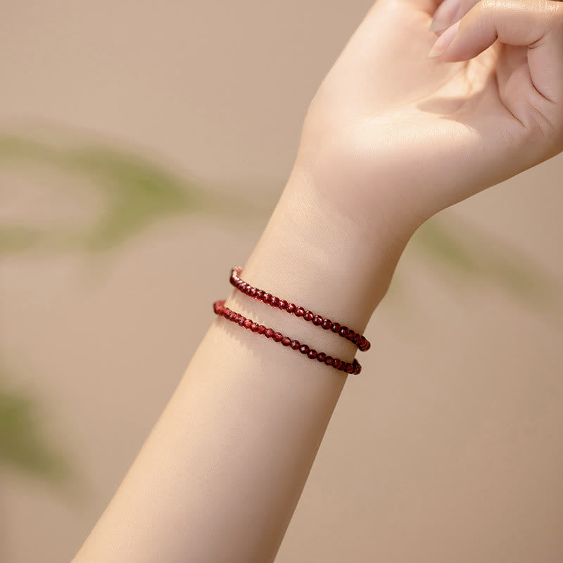 Pulsera protectora de cuentas ultrafinas de granate natural de 3 mm con Buddha Stones