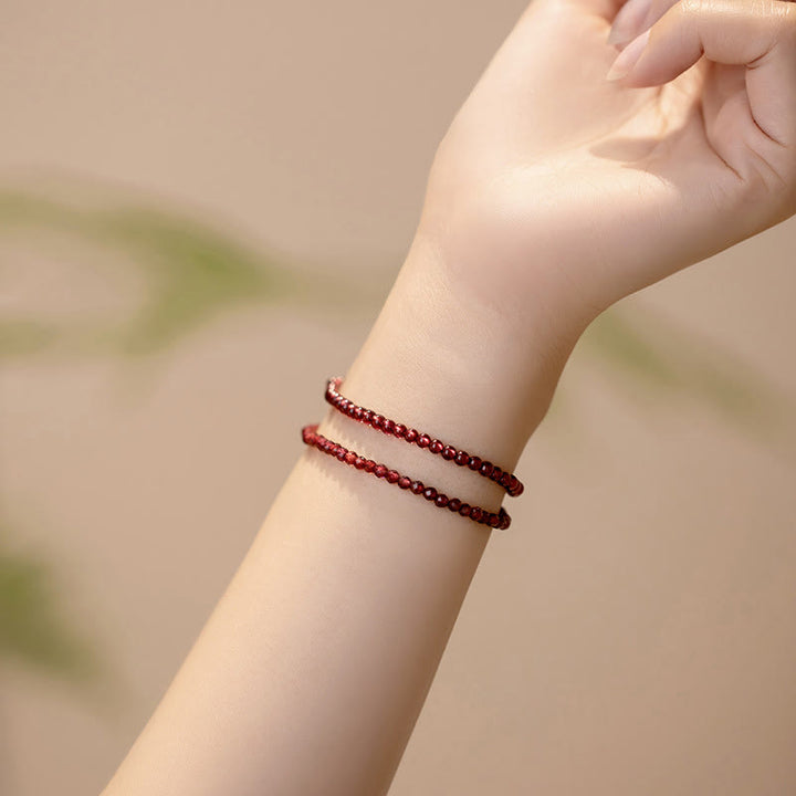 Pulsera protectora de cuentas ultrafinas de granate natural de 3 mm con Buddha Stones