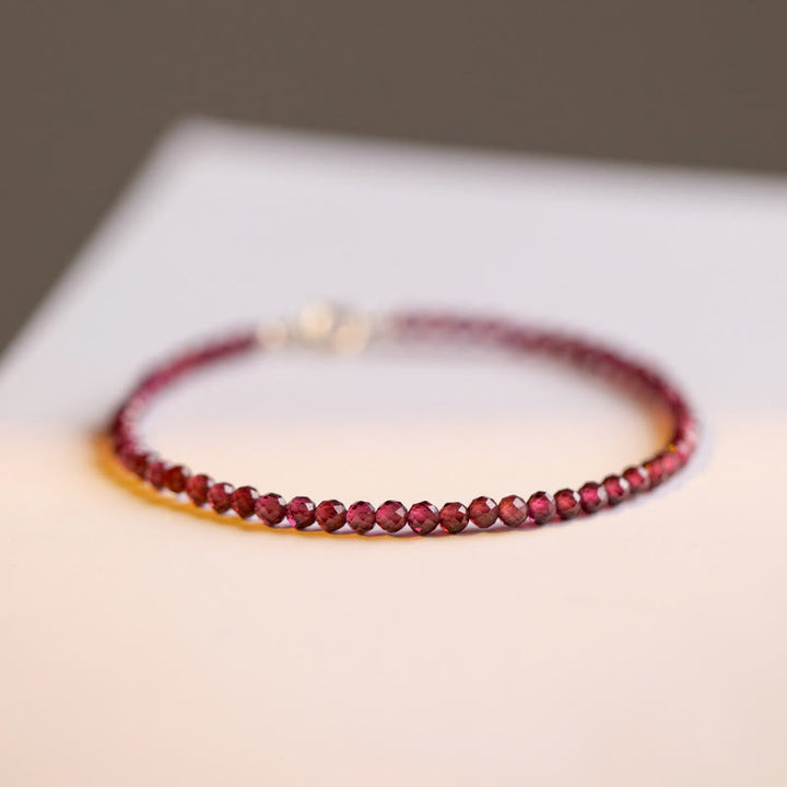 Pulsera protectora de cuentas ultrafinas de granate natural de 3 mm con Buddha Stones