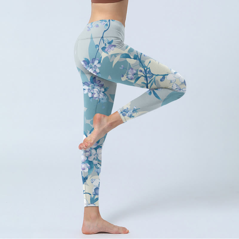 Leggings de yoga para mujer con estampado de flores blancas y azules y Buddha Stones - image 4