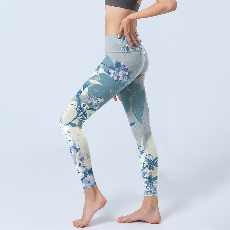 Leggings de yoga para mujer con estampado de flores blancas y azules y Buddha Stones - image 3