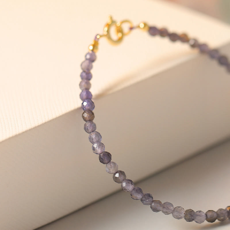 Pulsera de comunicación de cobre bañada en oro de 14 k con cuentas ultrafinas de iolita y amatista de 3 mm y Buddha Stones