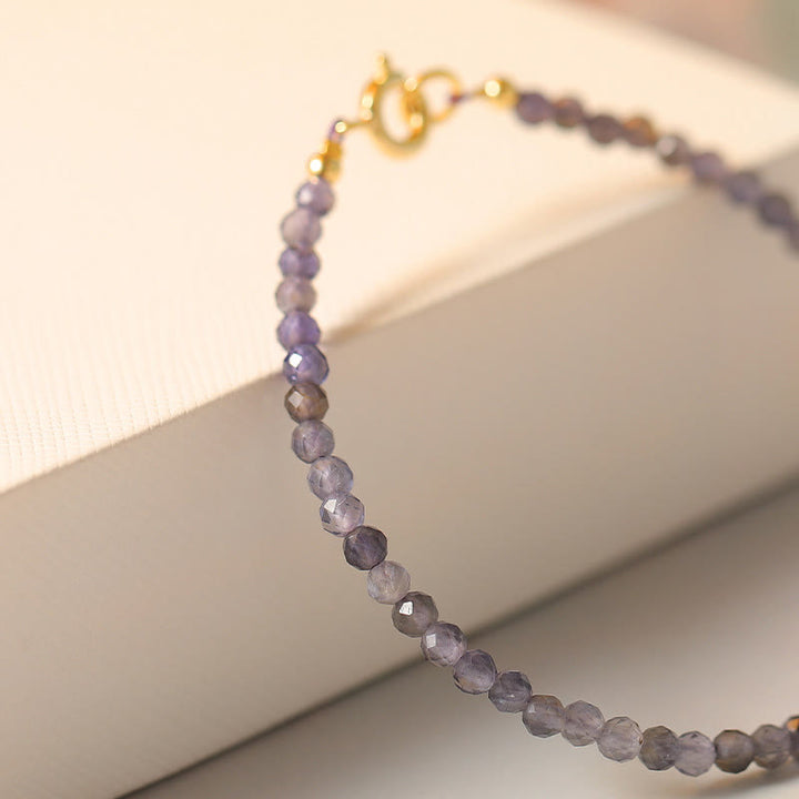 Pulsera de comunicación de cobre bañada en oro de 14 k con cuentas ultrafinas de iolita y amatista de 3 mm y Buddha Stones