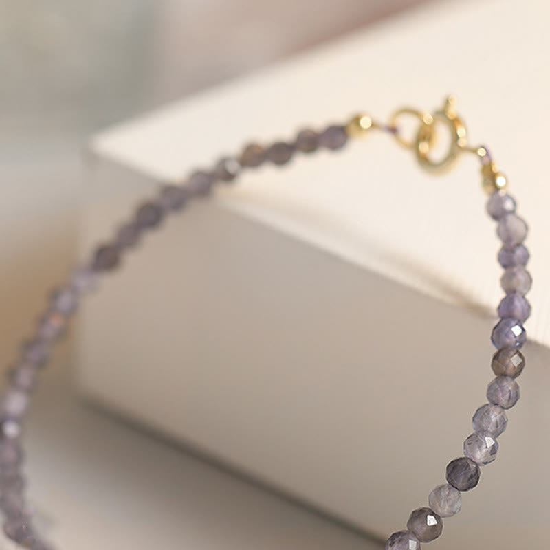 Pulsera de comunicación de cobre bañada en oro de 14 k con cuentas ultrafinas de iolita y amatista de 3 mm y Buddha Stones