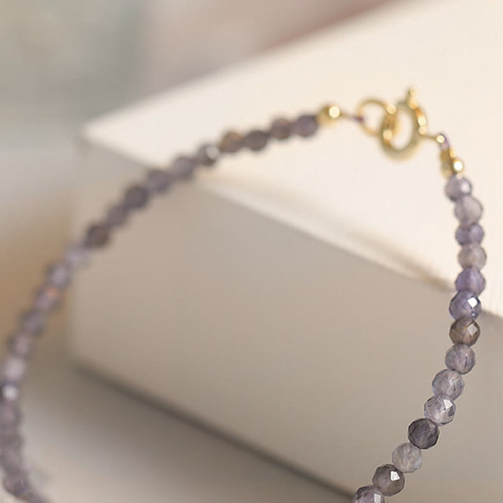 Pulsera de comunicación de cobre bañada en oro de 14 k con cuentas ultrafinas de iolita y amatista de 3 mm y Buddha Stones