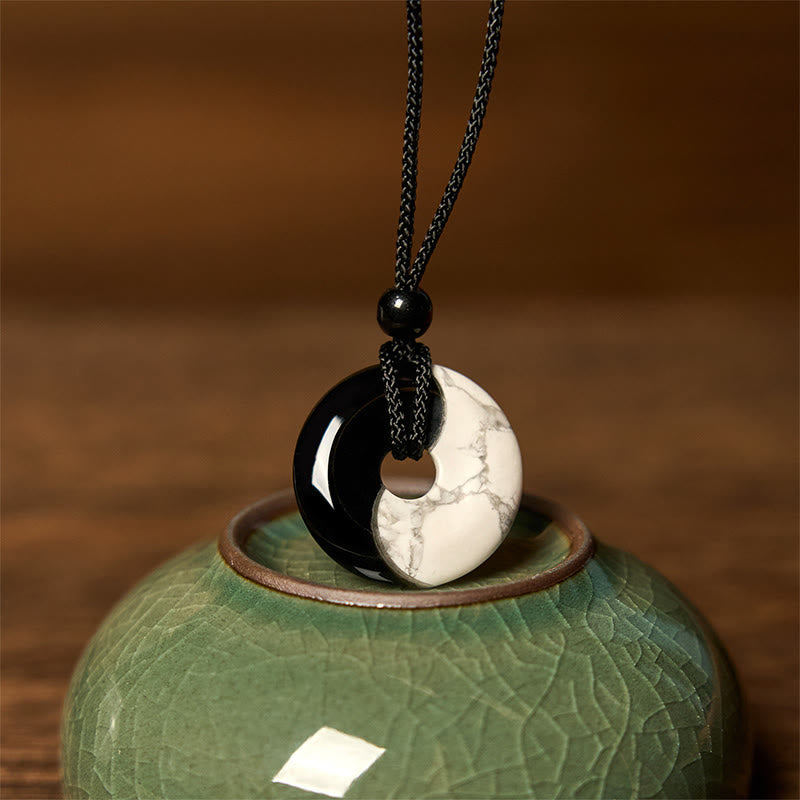Collar con colgante de fuerza con cuerda trenzada y diseño de hebilla de paz Yin Yang con obsidiana negra natural y turquesa blanca y Buddha Stones