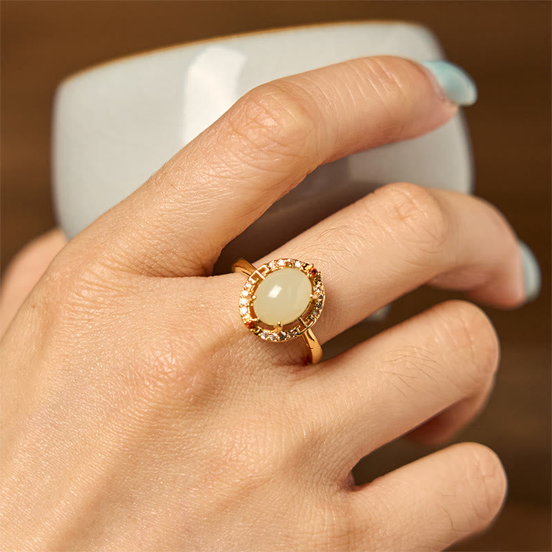 Anillo de la suerte abierto de cobre con forma de huevo de circonita y jade hetiano natural con Buddha Stones