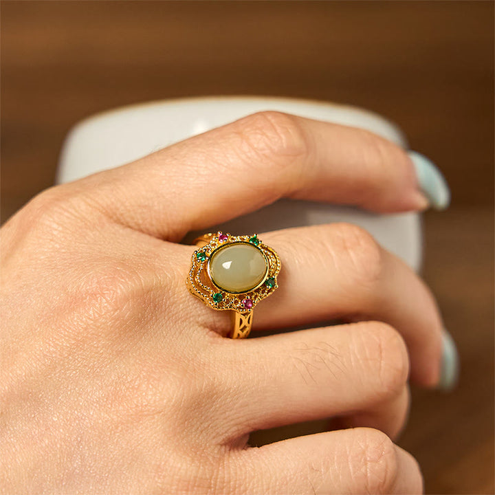 Anillo de la suerte abierto de cobre con diseño hueco de huevo de jade hetiano natural y Buddha Stones