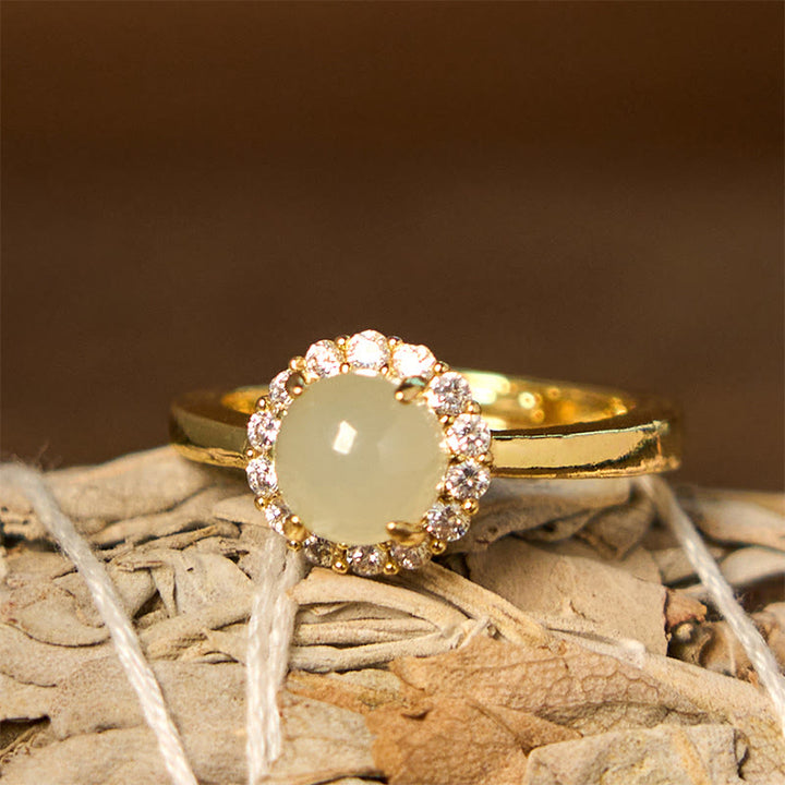 Anillo de cobre con forma de huevo de jade hetiano natural y Buddha Stones para la suerte y la prosperidad