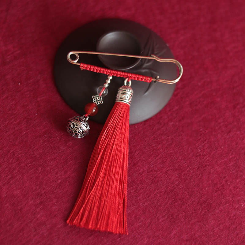 Broche con borlas y campanas retro de Buddha Stones