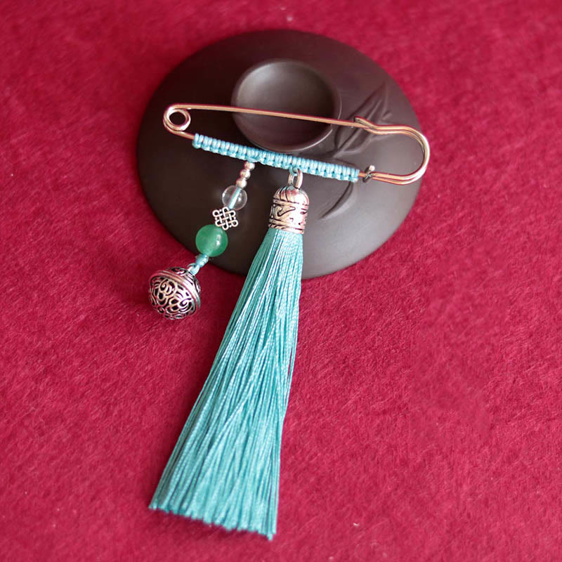 Broche con borlas y campanas retro de Buddha Stones