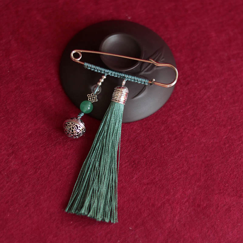 Broche con borlas y campanas retro de Buddha Stones