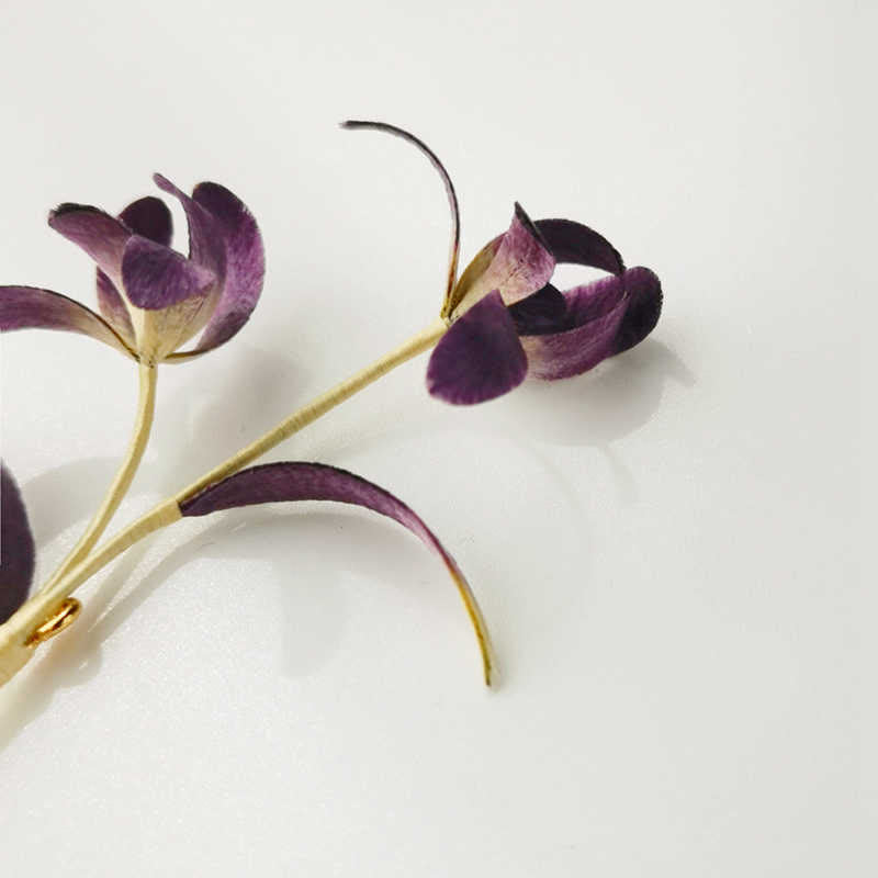 Broche de orquídea de seda morera con flores de terciopelo hechas a mano con Buddha Stones