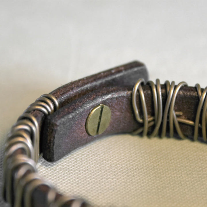 Pulsera de equilibrio con envoltura de alambre de cobre y latón y cuero vintage con Buddha Stones