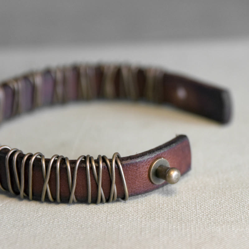 Pulsera de equilibrio con envoltura de alambre de cobre y latón y cuero vintage con Buddha Stones