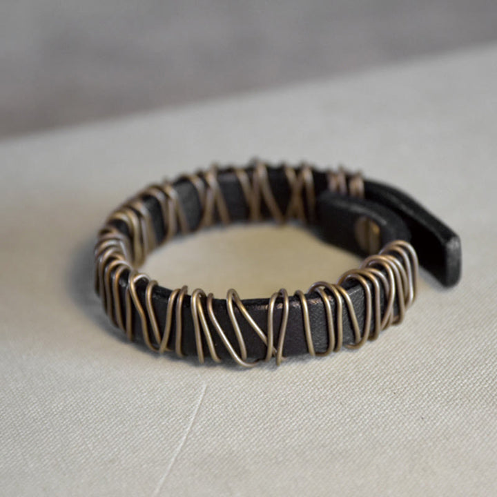 Pulsera de equilibrio con envoltura de alambre de cobre y latón y cuero vintage con Buddha Stones