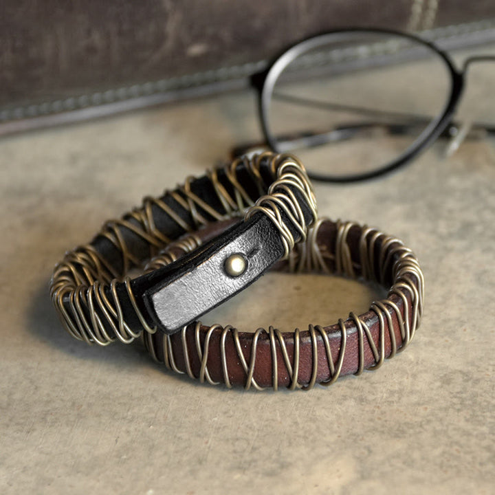 Pulsera de equilibrio con envoltura de alambre de cobre y latón y cuero vintage con Buddha Stones