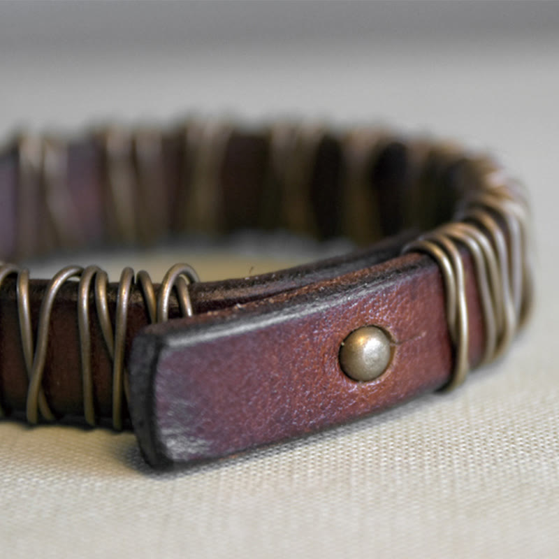 Pulsera de equilibrio con envoltura de alambre de cobre y latón y cuero vintage con Buddha Stones