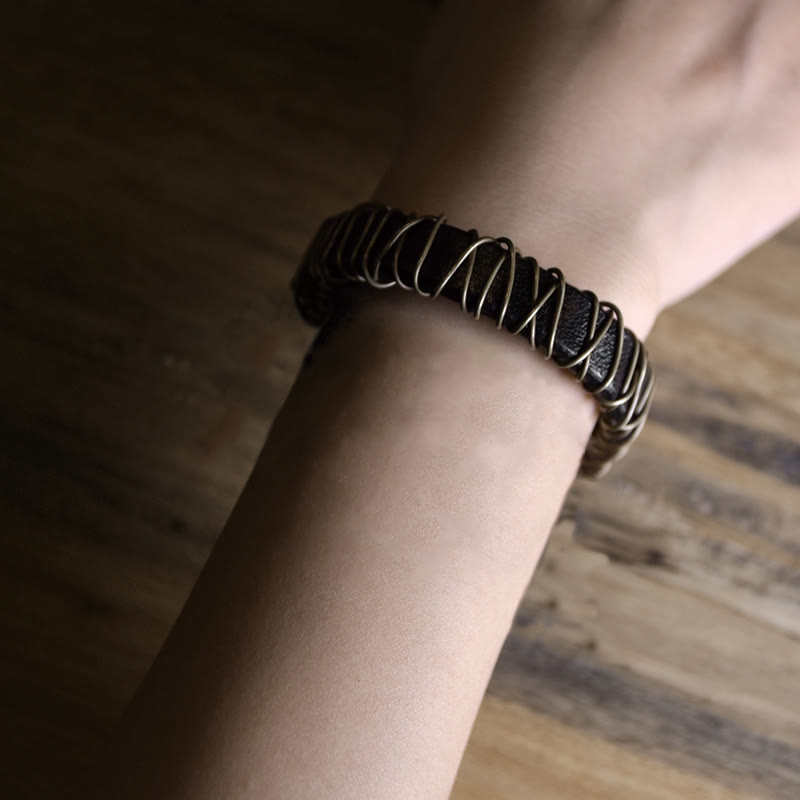 Pulsera de equilibrio con envoltura de alambre de cobre y latón y cuero vintage con Buddha Stones