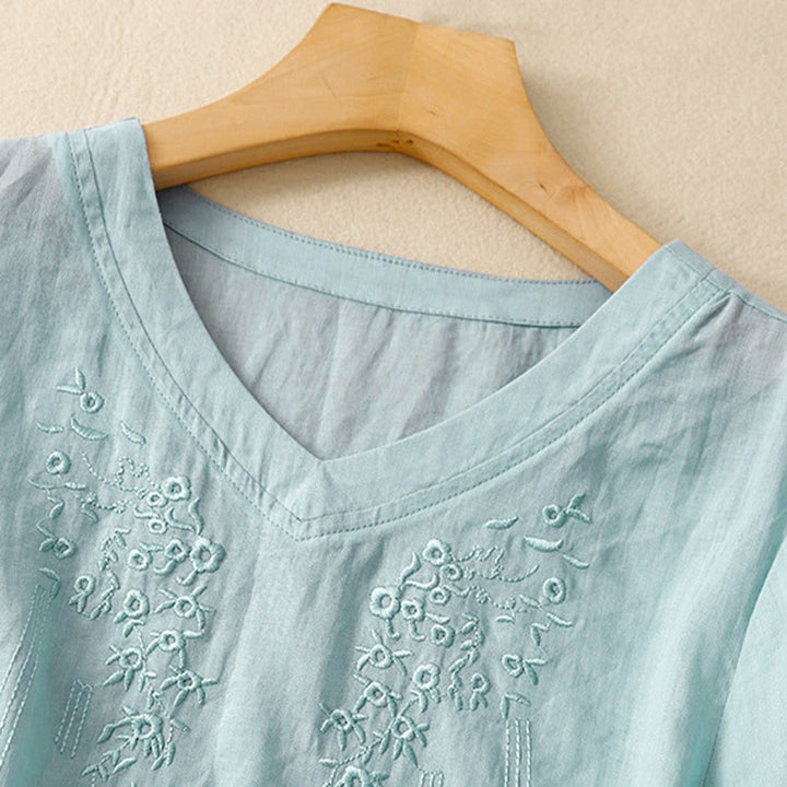 Camisa de lino y algodón de media manga holgada con diseño de escote en V y flores bordadas para mujer con Buddha Stones
