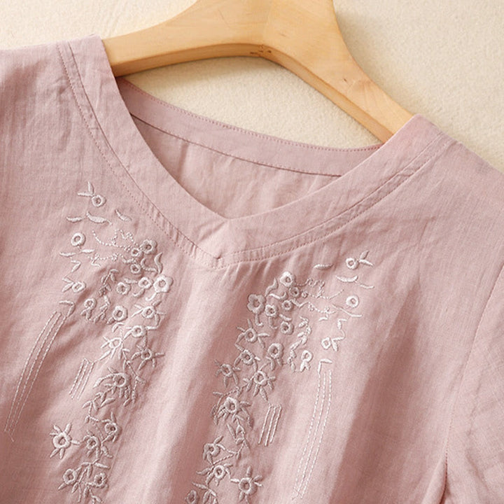 Camisa de lino y algodón de media manga holgada con diseño de escote en V y flores bordadas para mujer con Buddha Stones