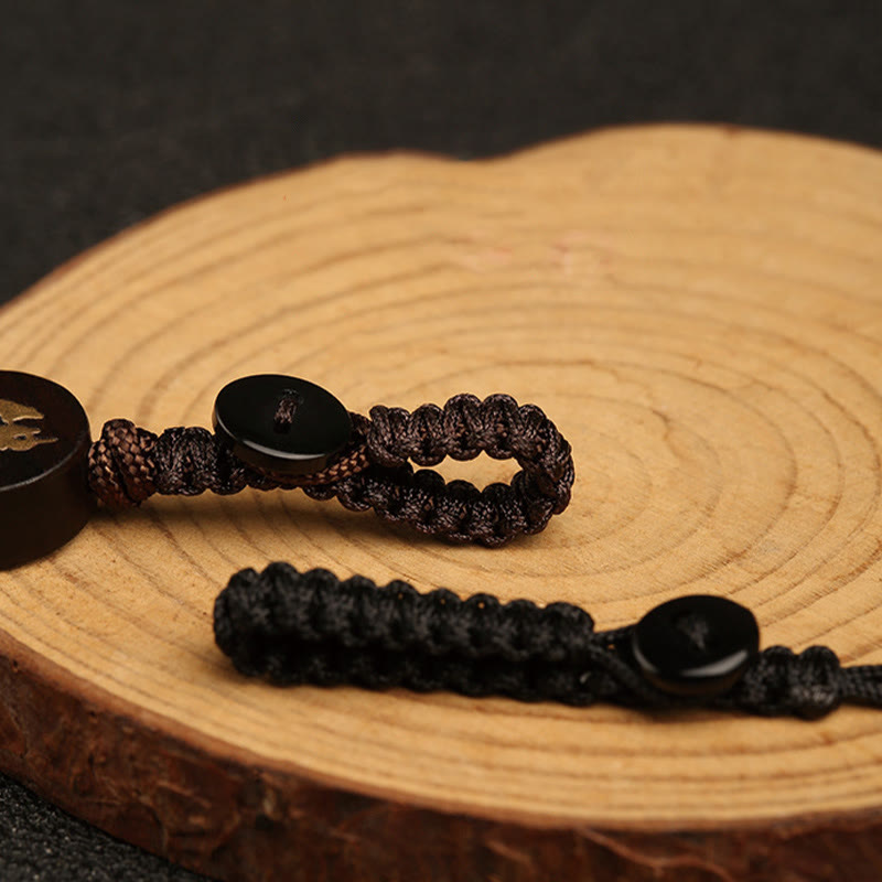 Llavero con protección de Buddha Stones sin forma de sándalo rojo con hojas pequeñas y piedras de Buda