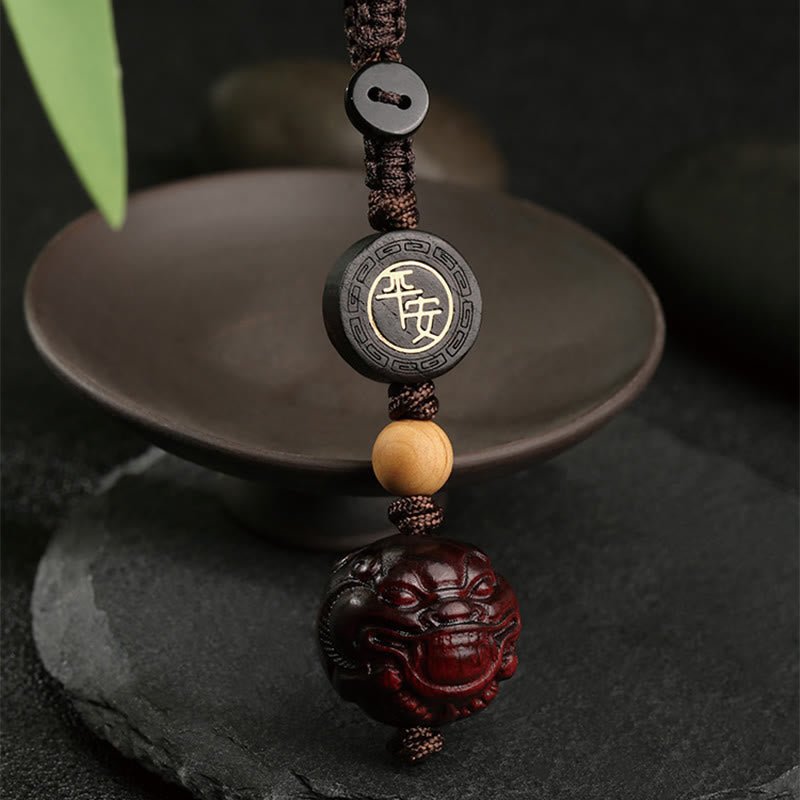 Llavero con protección de seguridad y bienestar de PiXiu con hojas pequeñas de sándalo rojo y Buddha Stones