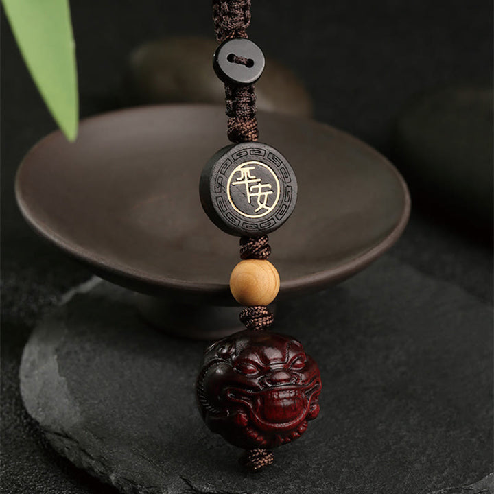 Llavero con protección de seguridad y bienestar de PiXiu con hojas pequeñas de sándalo rojo y Buddha Stones